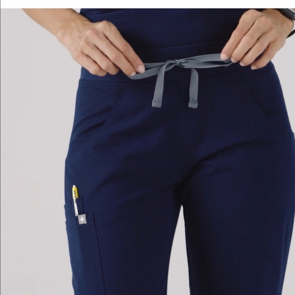 Figs Kade Cargo Scrub Pants Medium - Picture 10 of 12